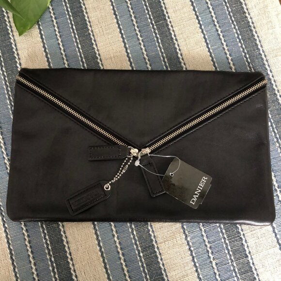 Danier Sleek Design Front Zip Leather Clutch Bag Chocolate Brown Sz OS NWT - Picture 2 of 9